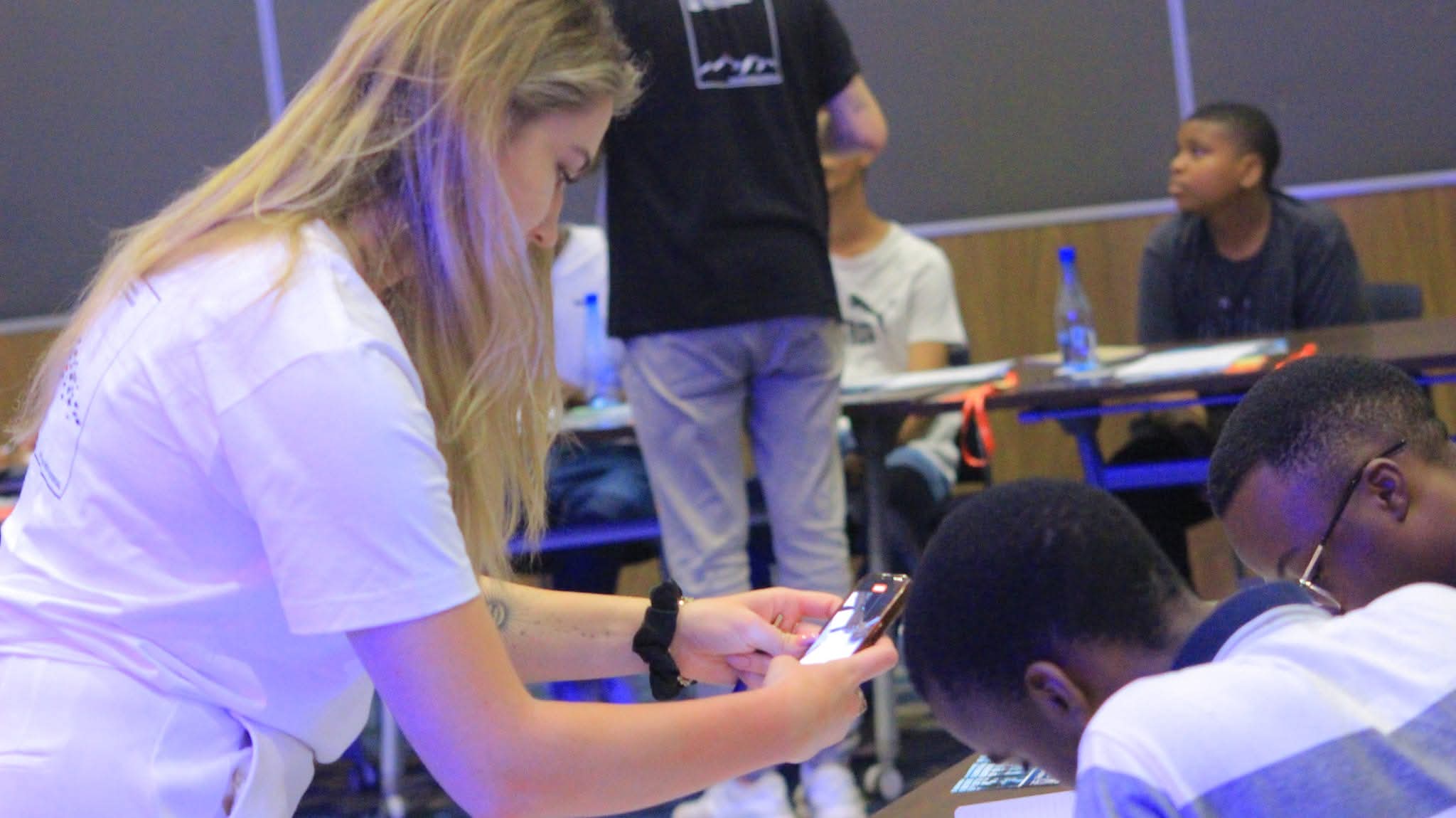 A Dentcor mentor guiding students one-on-one during a hands-on workshop